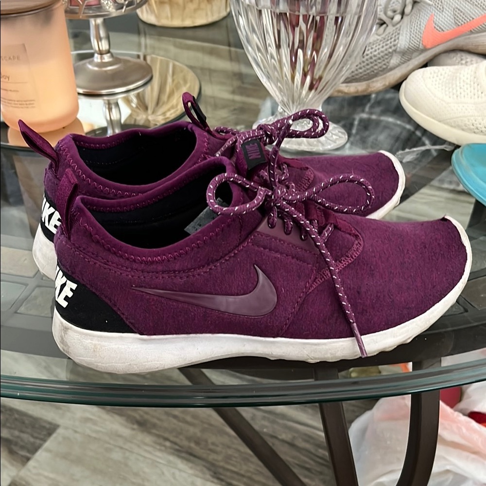 💜NIKE SLIP ON ATHLETIC SHOES/SNEAKERS PURPLE SZ 7.5 GREAT CONDITION